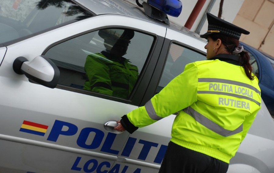 Semaforul din Ţiglina nu mai e ce-a fost! Poliţia le strică "ploile" şoferilor de maxi-taxi