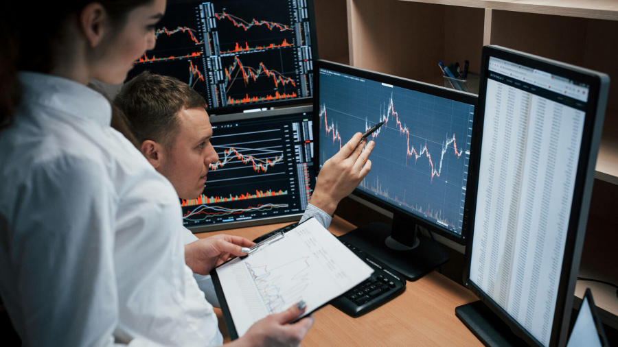 România, obligată să listeze la bursă trei companii de stat