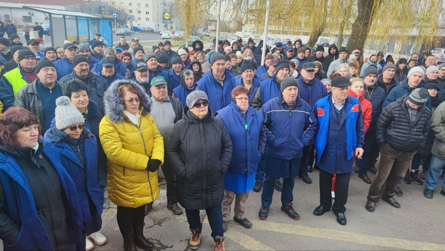 Protestele lovesc și industria de apărare