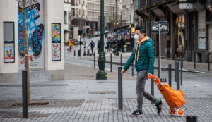 Masca, obligatorie în spaţiile publice din Galați