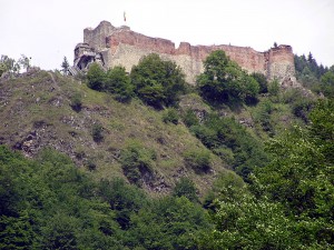 IDEI DE VACANŢĂ/ Castelul Poenari, cea mai bântuită clădire din România