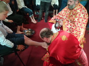 Ritualul spălării picioarelor, tradiţie respectată la Galaţi