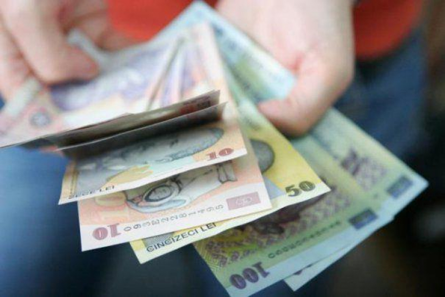 Salariul mediu nominal net a crescut la 2.688 lei