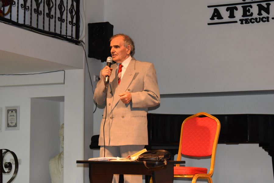 Lecturile publice interactive pot salva literatura. Interviu cu scriitorul Vasile Ghica