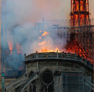 Catedrala Notre-Dame, devastată de un incendiu puternic