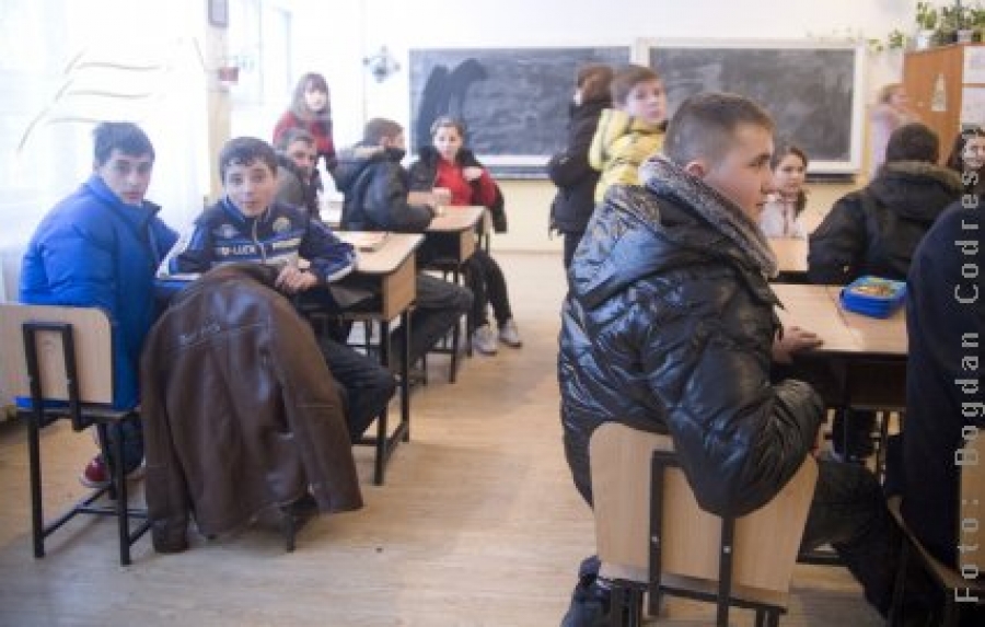 Luni, 8 februarie, se suspendă cursurile în grădiniţe şi şcoli