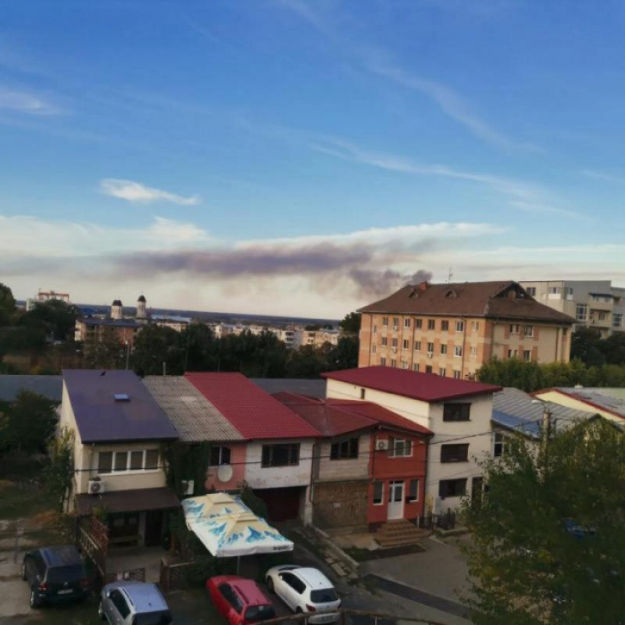 Aer „acceptabil”, în weekendul cu fum din Galați. Incendiul de la moldoveni, mai puțin periculos decât traficul din oraș