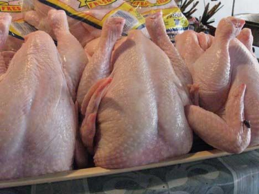 Carnea de pasăre din magazine s-ar putea scumpi cu 15 la sută