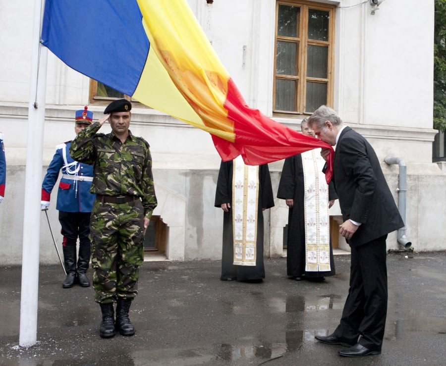 Invitaţie la cinstirea tricolorului: Ziua Drapelului, serbată şi la Galaţi