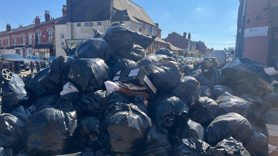 Orașul Birmingham, îngropat în gunoaie