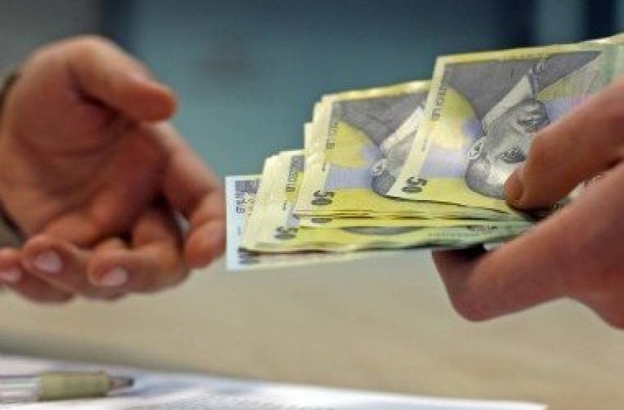 Românii care vor cumpăra cu bani cash maşini, terenuri şi case riscă amenzi de 20% din tranzacţie