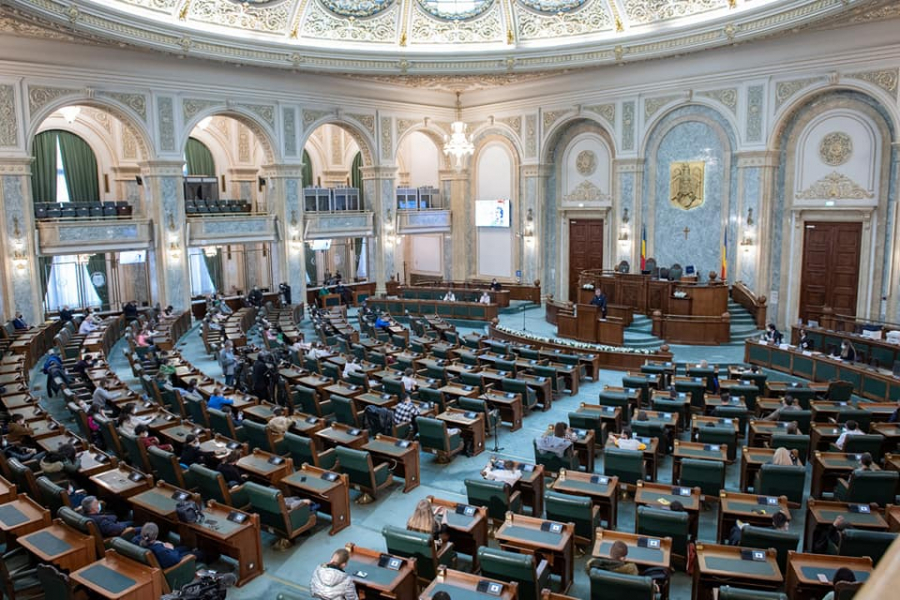 Majorarea burselor studenților români de pretutindeni, la mâna parlamentarilor