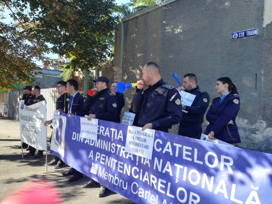 UPDATE | Protest al angajaţilor, în faţa Penitenciarului Galaţi