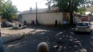 Accident grav intr-o intersecție din Galați. Un bărbat, pasager într-un taxi, a murit (FOTO)
