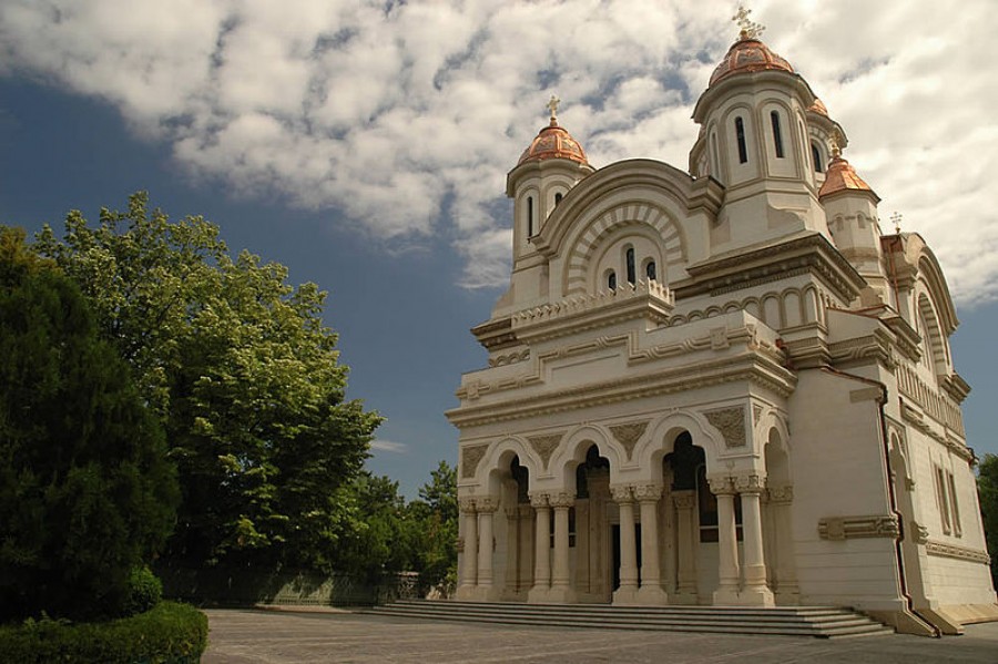 Cele trei catedrale de la Dunărea de Jos - bogăţie spirituală şi solemnitate