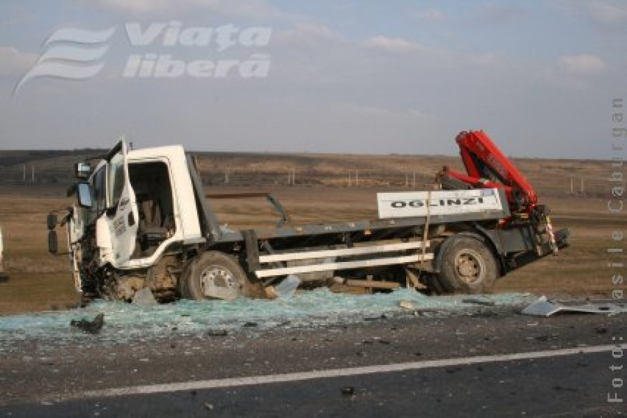 Tragedie pe DN 25, cu un mort şi patru răniţi