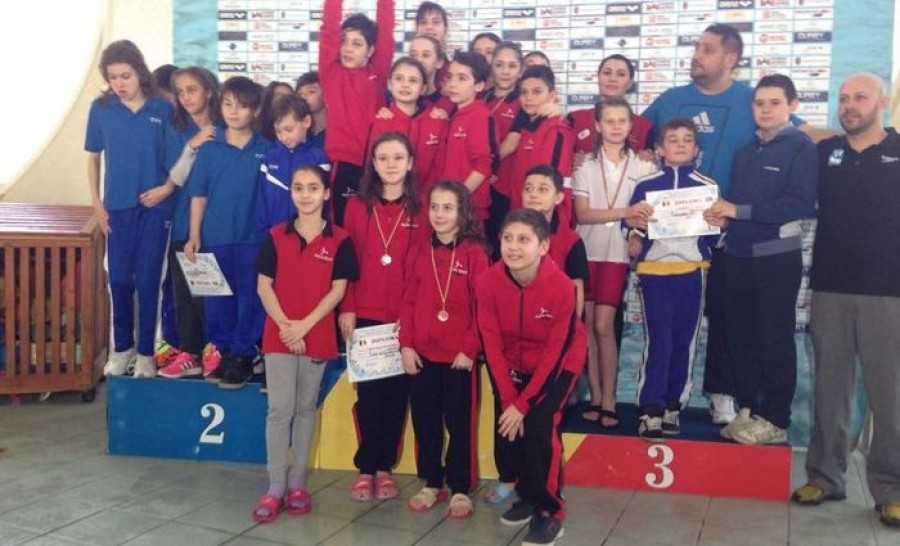 Micuţii înotătorii de la Aqua Sport Galaţi, spre FINALELE Campionatului Naţional