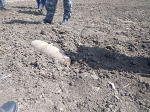 Bombă descoperită pe un câmp din Munteni