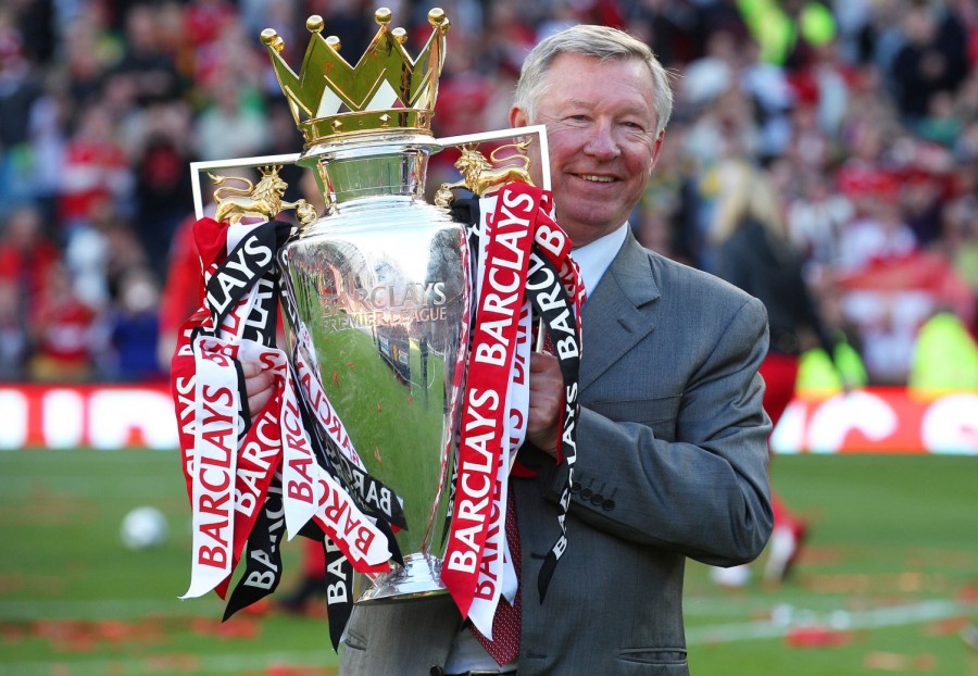 Sir Alex Ferguson şi-a anunţat despărţirea de Manchester United, clubul la care a lucrat 27 de ani