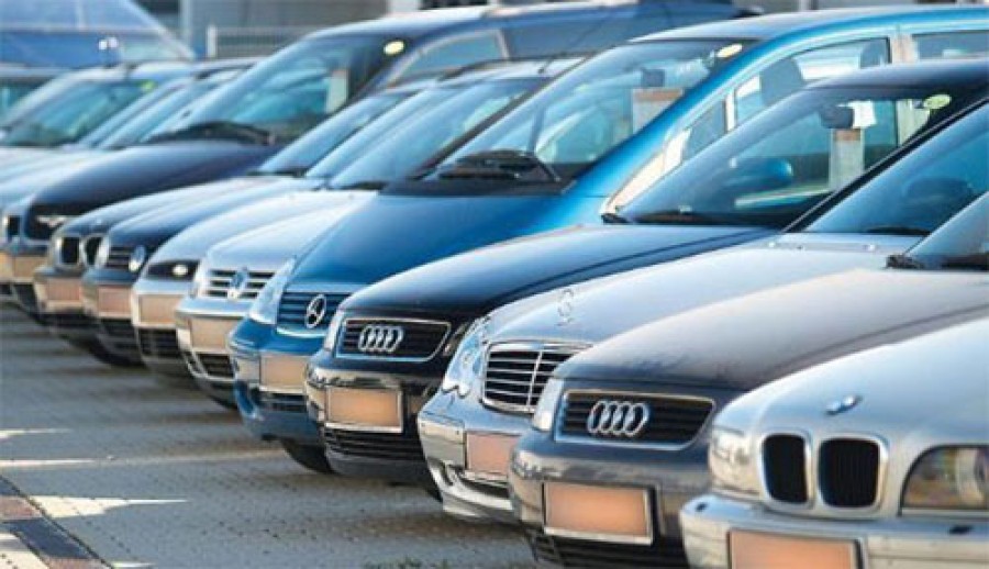 Înmatriculările de autoturisme noi au scăzut anul trecut cu 13,5 la sută