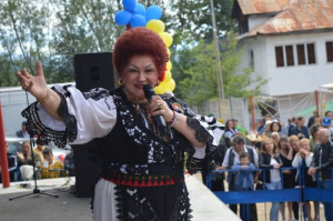 Elena Merișoreanu &icirc;și sfidează v&acirc;rsta prin intervenții estetice