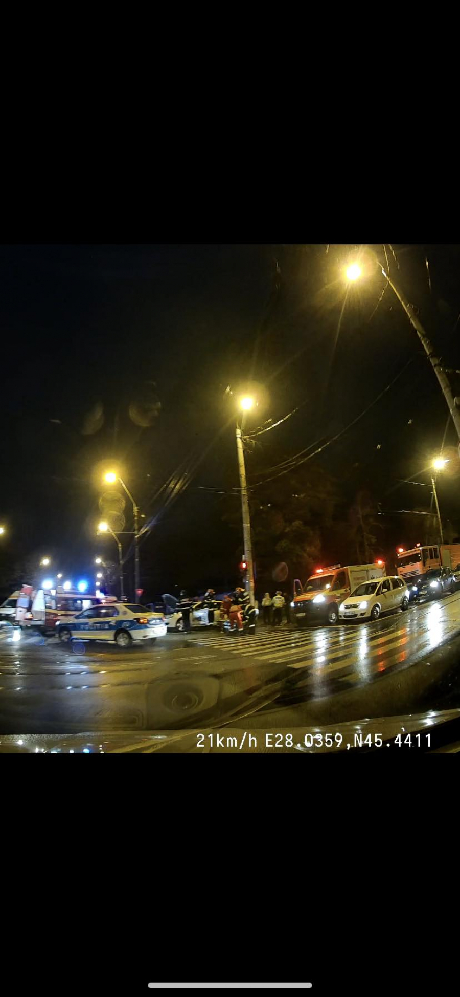 Patru persoane au fost rănite în urma unui accident într-o intersecție foarte circulată din Galați