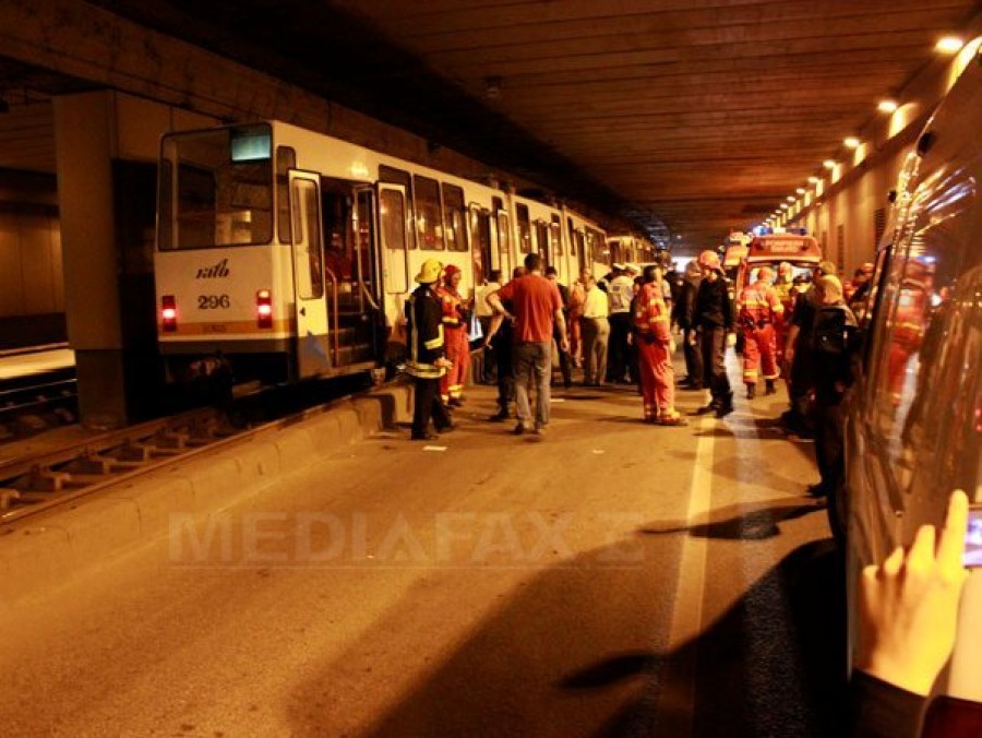 Grav accident în Bucureşti - 52 de răniţi după ce 3 tramvaie s-au ciocnit