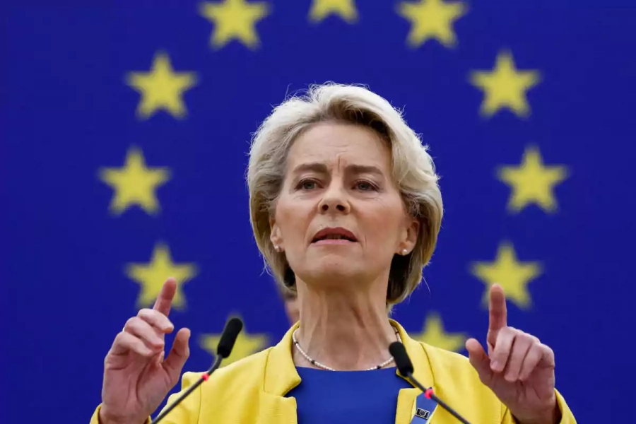 Opt eurodeputați români, voturi pentru moțiunea de cenzură împotriva Comisiei Europene