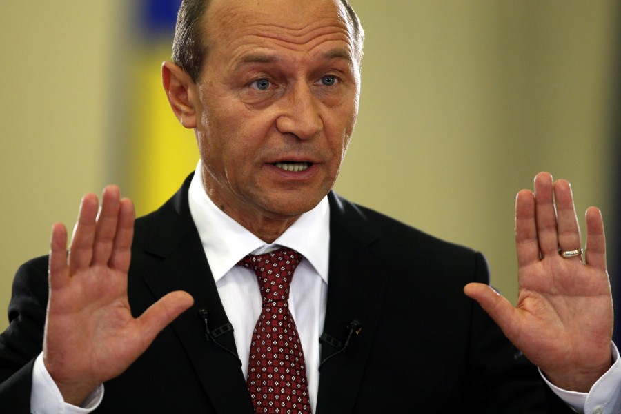 Preşedintele Băsescu, către FMI: "Nu susţin acciza pe carburanţi. Nu blochez decizia, dar nu-mi cereţi să semnez!"