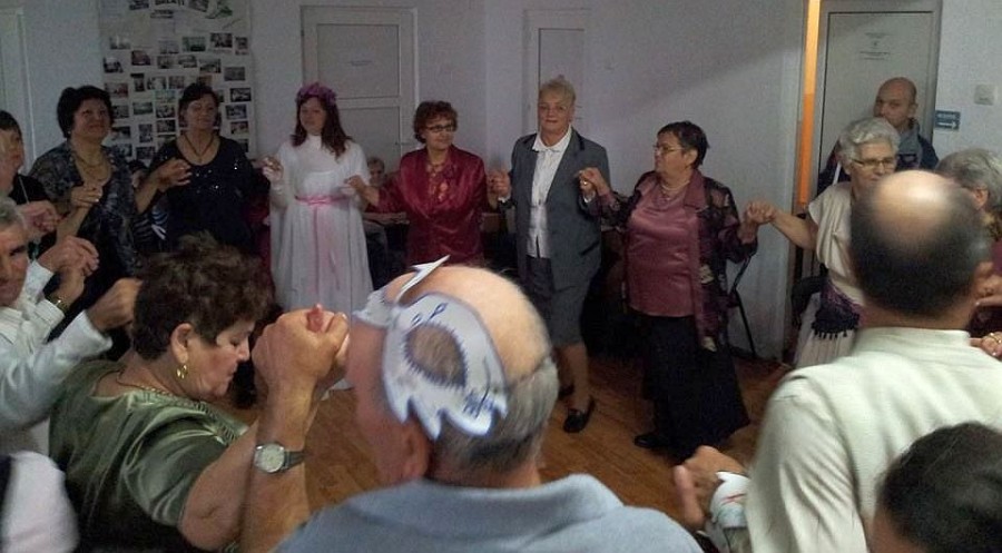 Ziua Internaţională a Persoanelor Vârstnice / Peste 70 de pensionari au petrecut la "Balul seniorilor"