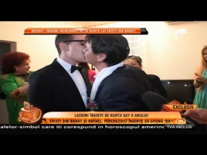Sâni flambaţi şi striperi musculoşi la tv-nunta gay