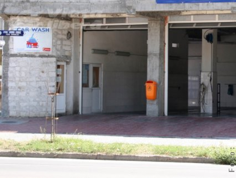 Spălătorie auto cu uşile deschise… pentru amendă