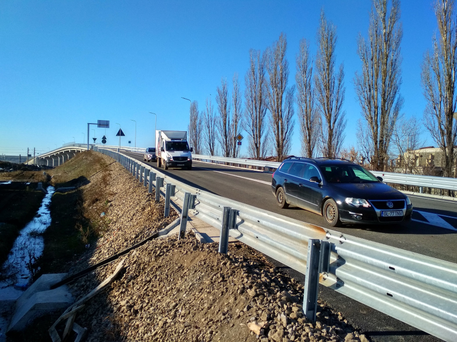 Centura Tecuciului este deschisă traficului, dar nu e gata în acte!