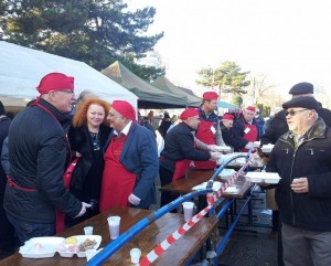 Sâmbătă, la Crăciunul inimilor: Mii de gălățeni au participat la pomana porcului organizată de Primărie