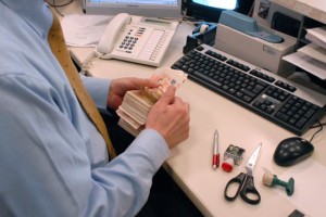 ANALIZĂ VL: Credite care apasă greu/ Cine pierde, cine câştigă pe piaţa bancară gălăţeană
