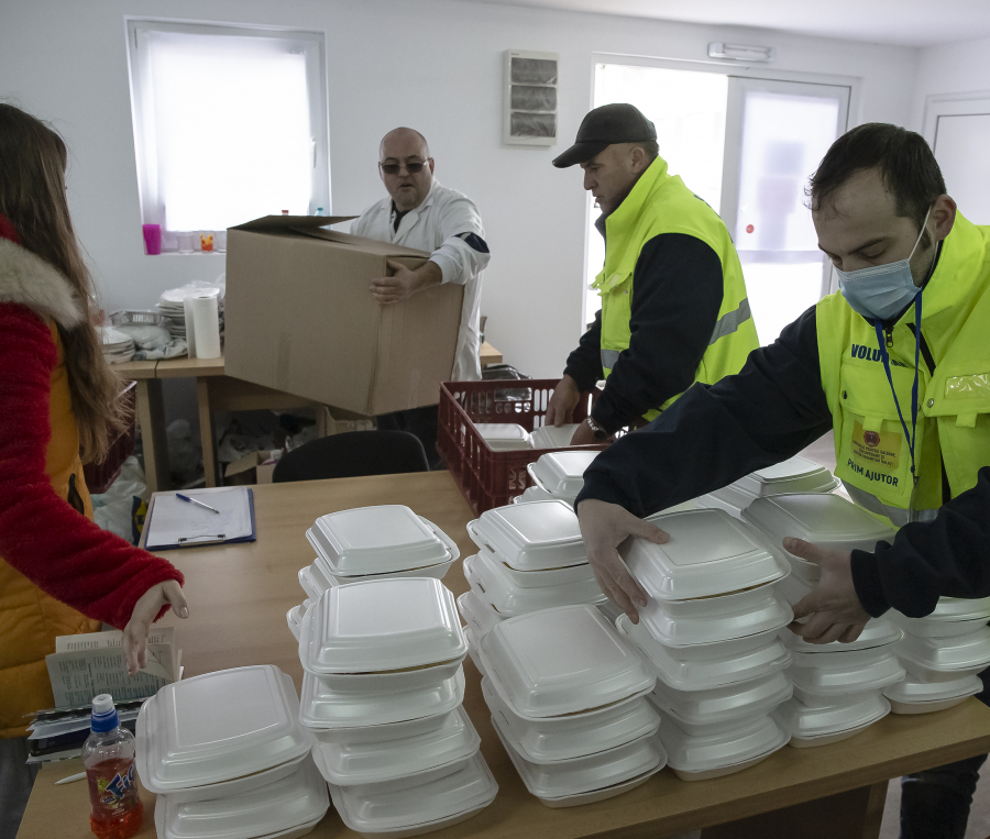 Cantina de Ajutor Social găteşte şi pentru refugiaţi