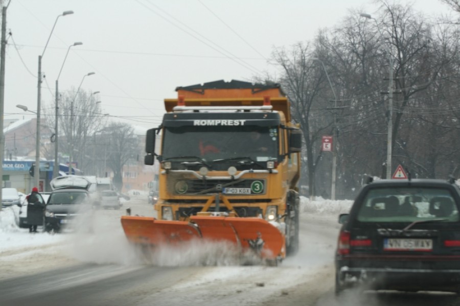 Bani de la Guvern: 500.000 de euro, în contul deszăpezirii