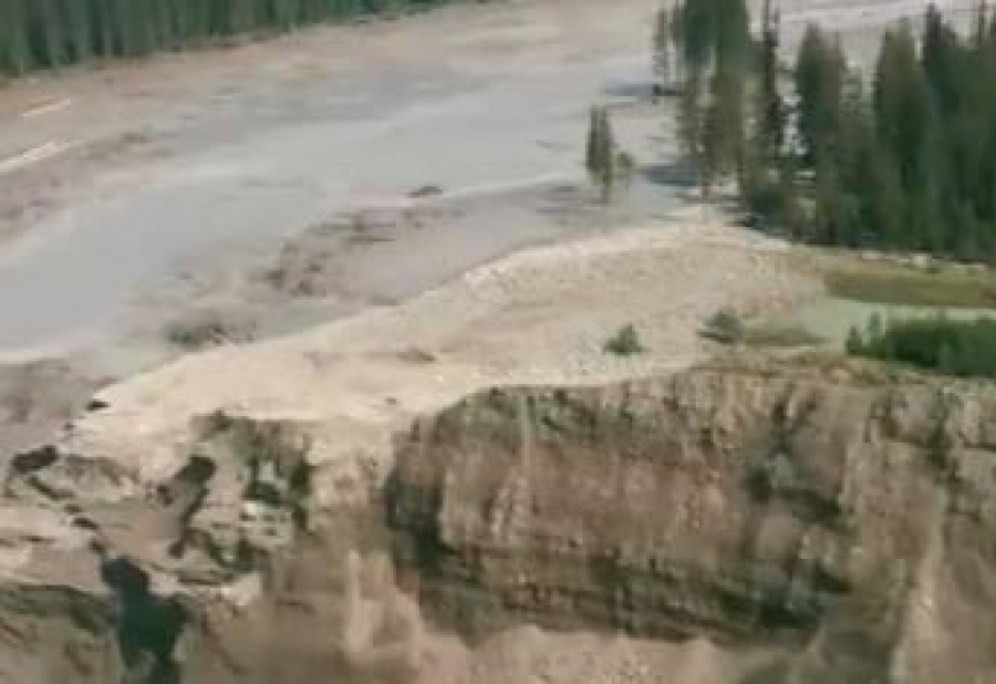 (VIDEO) CATASTROFĂ ECOLOGICĂ/ Un dig de la o mină de cupru s-a rupt și a provocat o POLUARE de proporţii