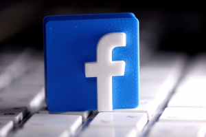 Conturile Facebook, asociate mai multor profiluri