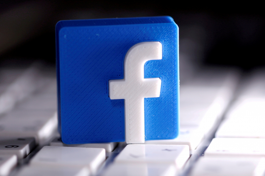 Conturile Facebook, asociate mai multor profiluri