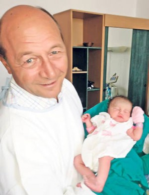 Traian Băsescu, despre nepoata sa: Cu cât ia în greutate, cu atât devine mai zgomotoasă