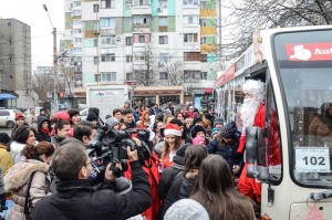 Atenţie, copii!/ Autobuzul lui Moş Crăciun circulă prin oraş pe 23 decembrie!