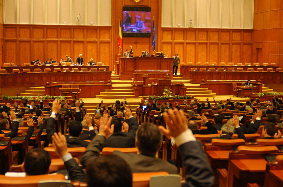 Parlamentul a aprobat majorarea salariilor profesorilor