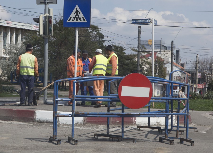 Lucrări de frezare şi ASFALTARE la intersecţia Brăilei cu bulevardul Coşbuc