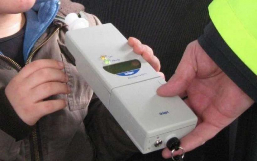 Moș Crăciun aduce darul băuturii, din Nepal