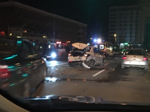 ACCIDENT cu trei mașini pe strada Brăilei