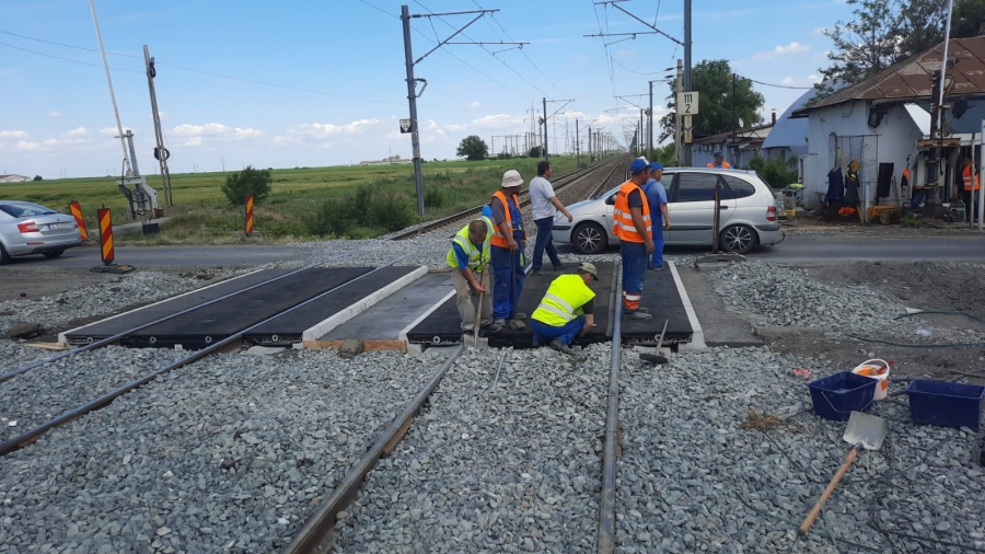 Lucrări la trecerea de cale ferată de la Baldovinești
