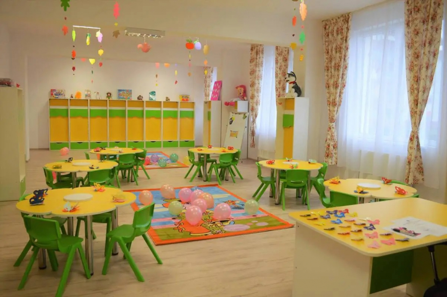 Doi copii de trei ani au plecat de la grădiniță fără să-i vadă nimeni