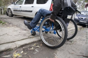 Reporter al „Vieţii libere” – călătorie de coşmar în scaun rulant  