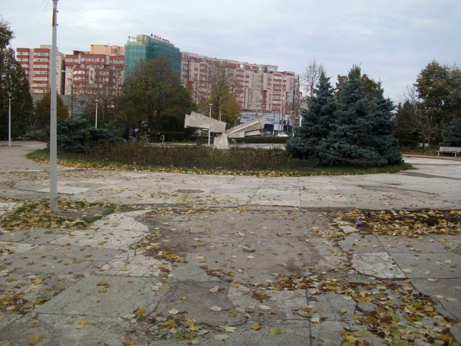 Un PARC în paragină, pentru neliniştea gălăţenilor, în mijlocul orașului